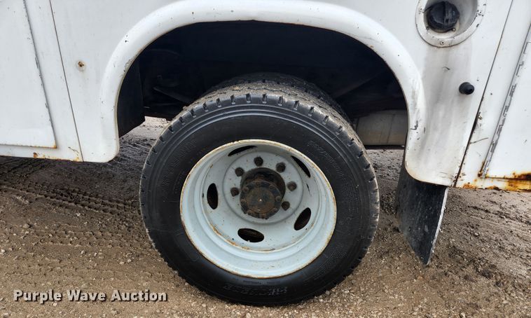 image for item KE9842 2004 Ford F550 Super Duty XL  Crew Cab utility / service truck