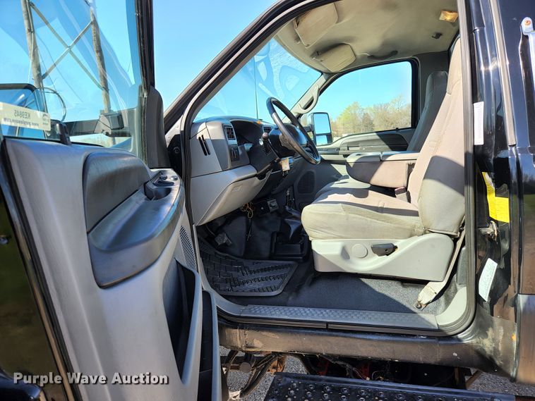 image for item KE9845 2007 Ford F650  tow truck