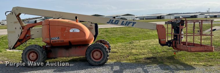 image for item KG9826 1999 JLG 600A  boom lift