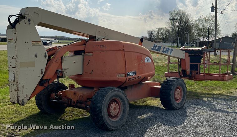 image for item KG9826 1999 JLG 600A  boom lift
