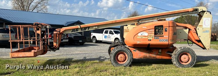 image for item KG9826 1999 JLG 600A  boom lift