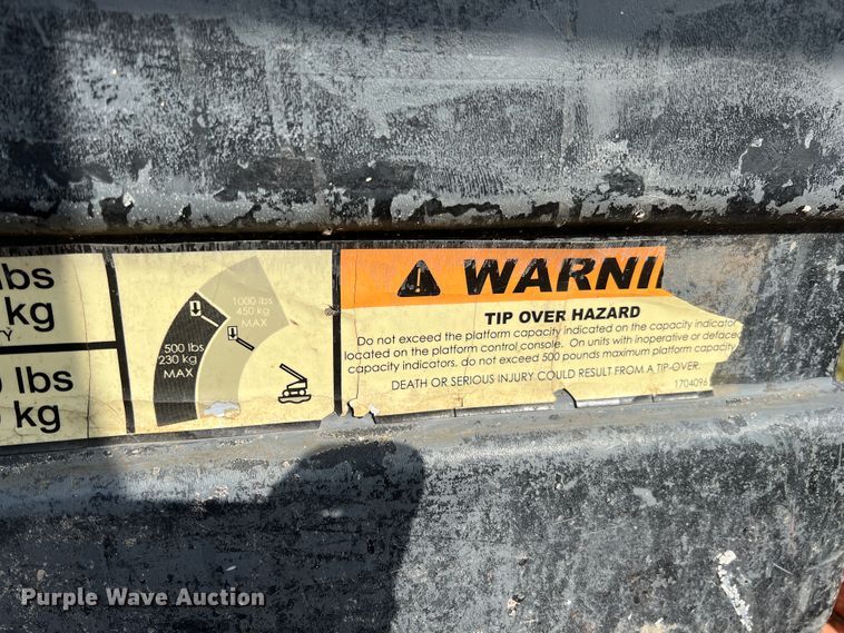 image for item KG9826 1999 JLG 600A  boom lift