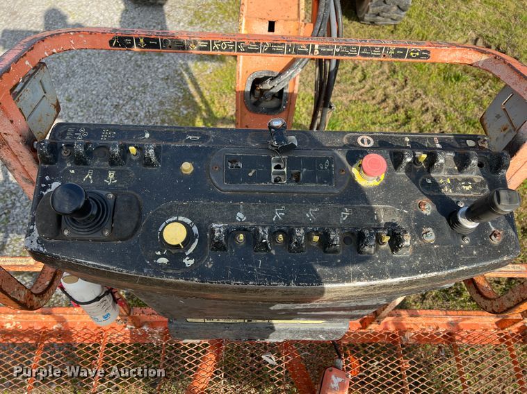 image for item KG9826 1999 JLG 600A  boom lift