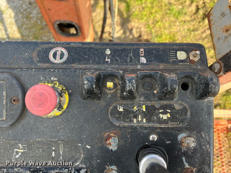 image for item KG9826 1999 JLG 600A  boom lift