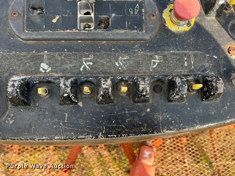 image for item KG9826 1999 JLG 600A  boom lift