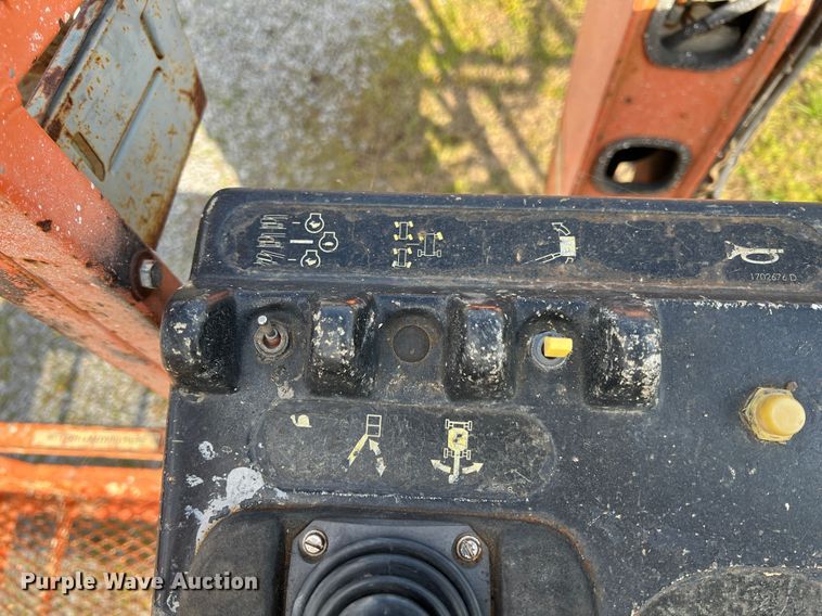 image for item KG9826 1999 JLG 600A  boom lift