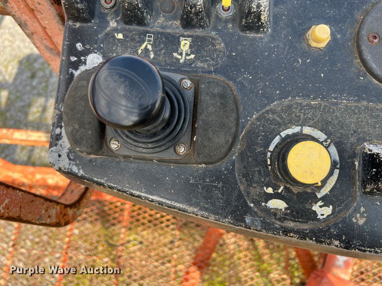 image for item KG9826 1999 JLG 600A  boom lift