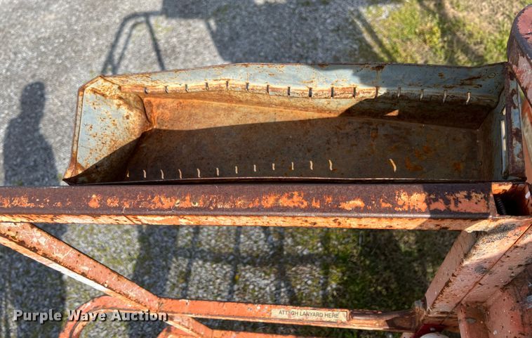 image for item KG9826 1999 JLG 600A  boom lift