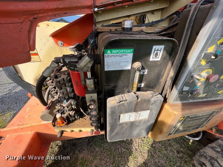 image for item KG9826 1999 JLG 600A  boom lift