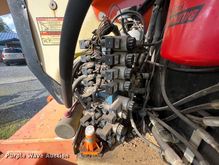 image for item KG9826 1999 JLG 600A  boom lift