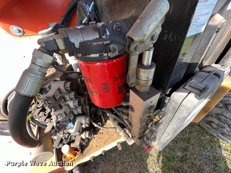 image for item KG9826 1999 JLG 600A  boom lift