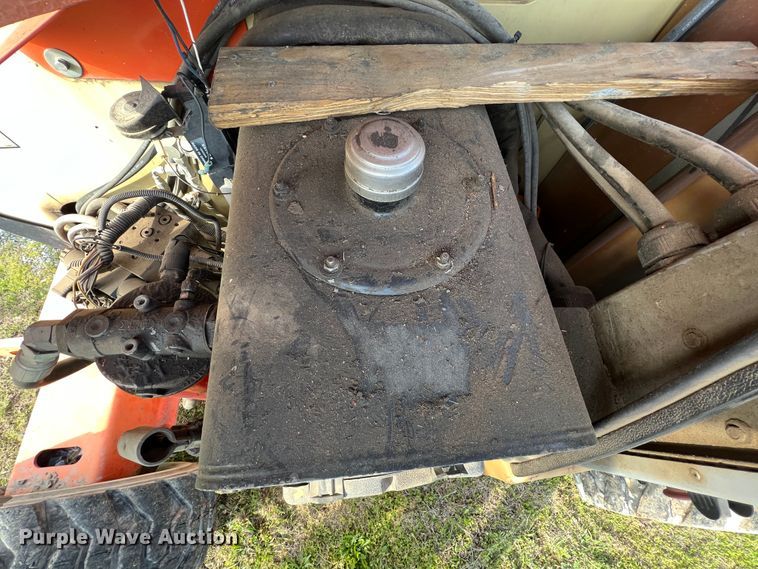 image for item KG9826 1999 JLG 600A  boom lift