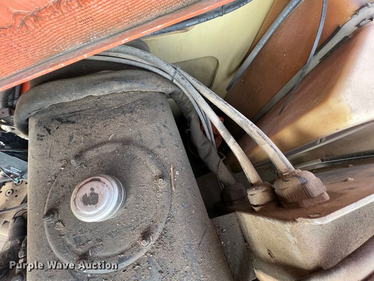 image for item KG9826 1999 JLG 600A  boom lift