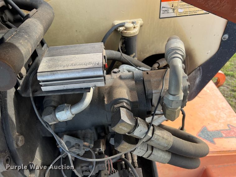 image for item KG9826 1999 JLG 600A  boom lift