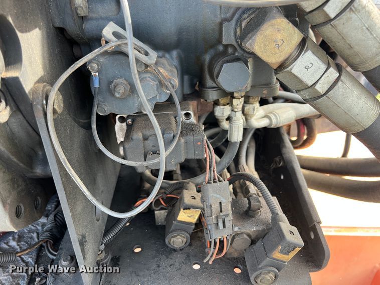 image for item KG9826 1999 JLG 600A  boom lift