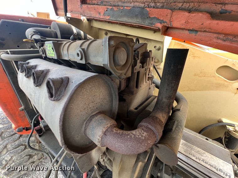 image for item KG9826 1999 JLG 600A  boom lift