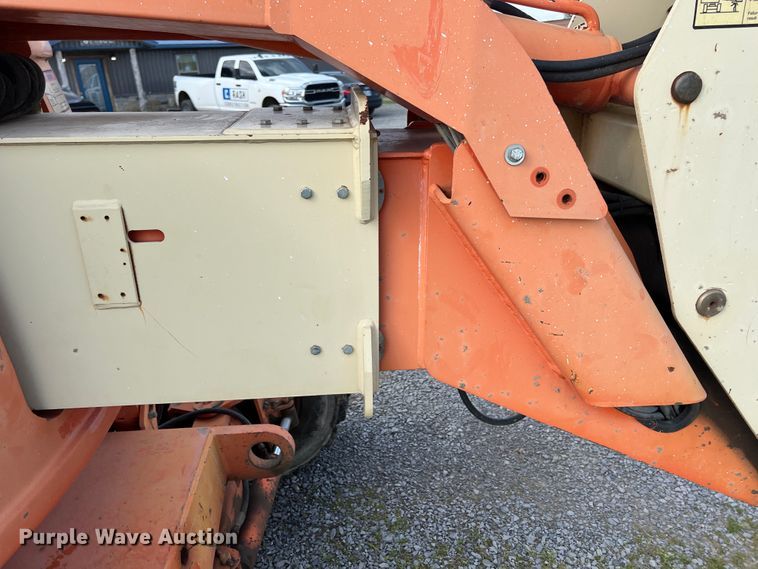 image for item KG9826 1999 JLG 600A  boom lift