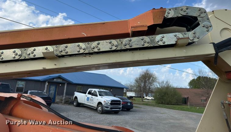 image for item KG9826 1999 JLG 600A  boom lift