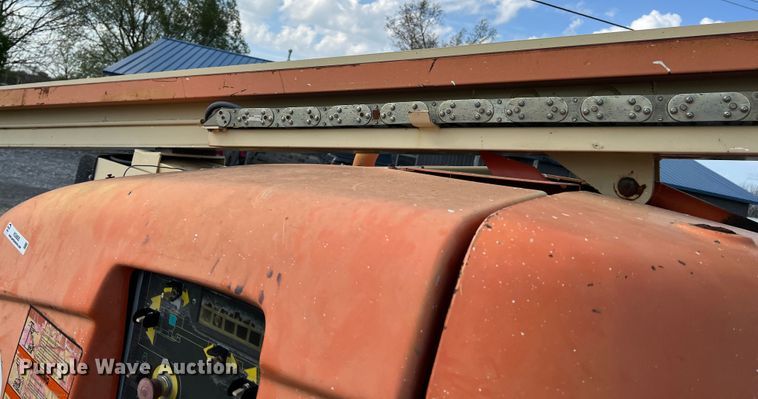 image for item KG9826 1999 JLG 600A  boom lift