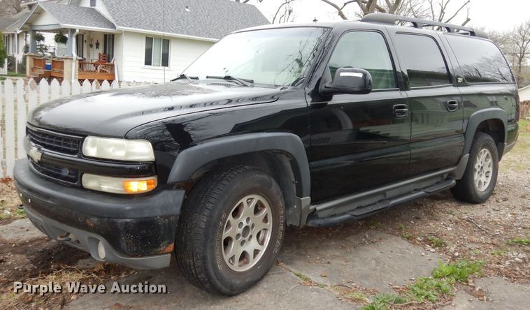 image for item KM9640 2002 Chevrolet Suburban  SUV
