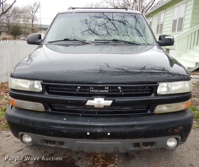 image for item KM9640 2002 Chevrolet Suburban  SUV