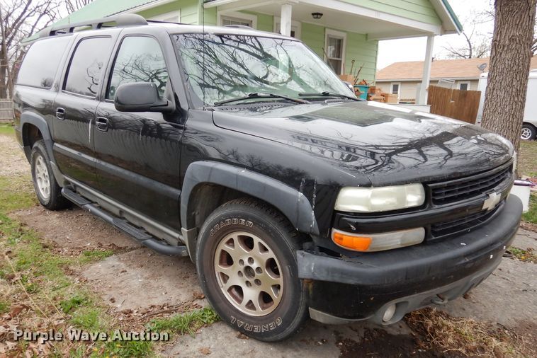 image for item KM9640 2002 Chevrolet Suburban  SUV