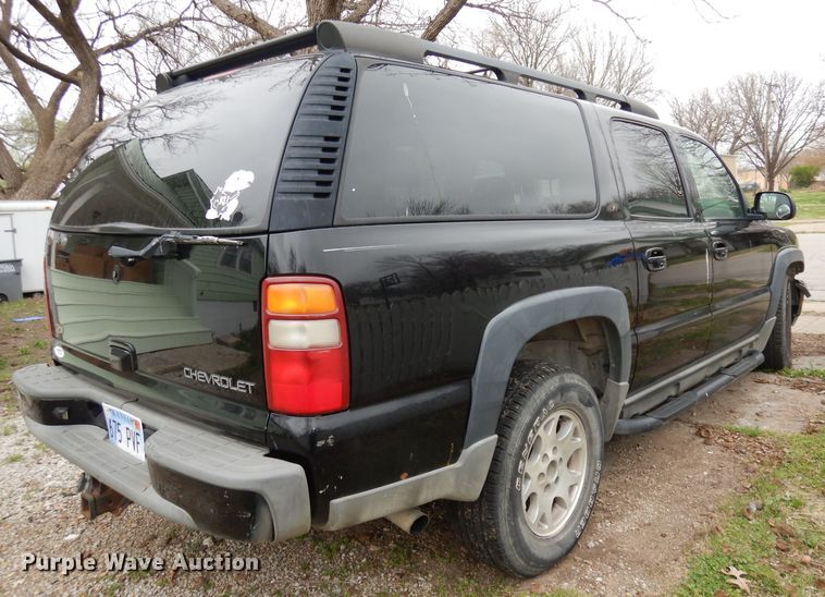 image for item KM9640 2002 Chevrolet Suburban  SUV