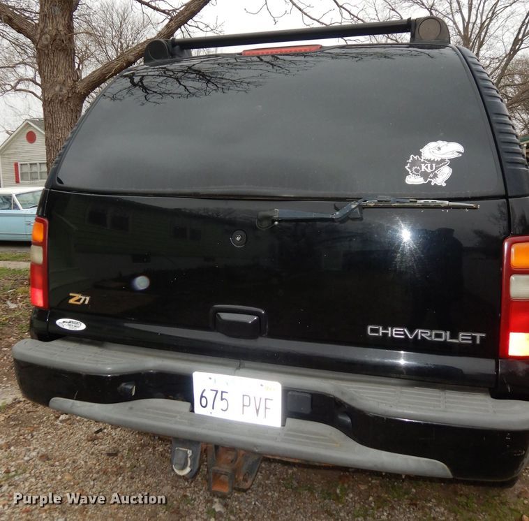 image for item KM9640 2002 Chevrolet Suburban  SUV