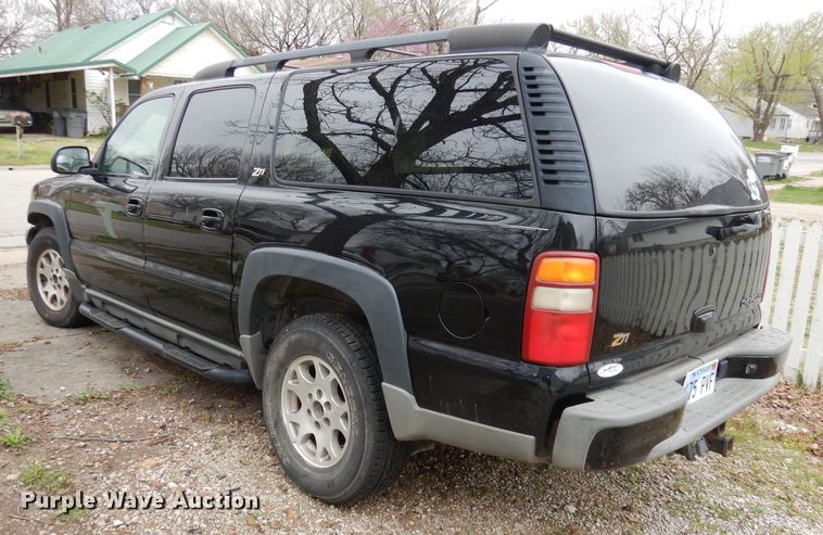 image for item KM9640 2002 Chevrolet Suburban  SUV