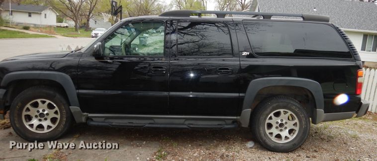 image for item KM9640 2002 Chevrolet Suburban  SUV