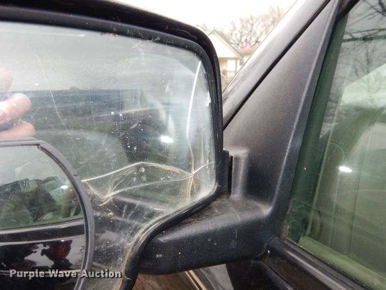 image for item KM9640 2002 Chevrolet Suburban  SUV