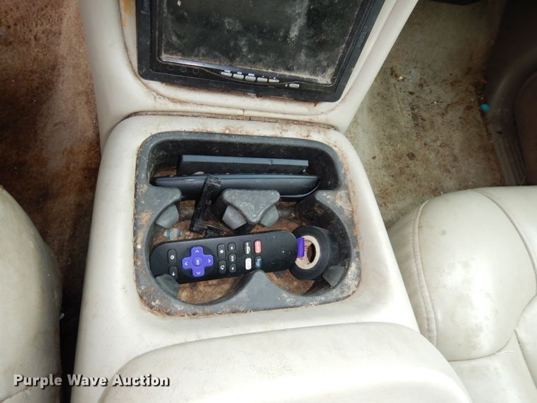 image for item KM9640 2002 Chevrolet Suburban  SUV