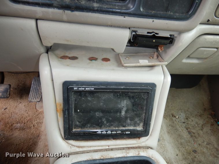 image for item KM9640 2002 Chevrolet Suburban  SUV