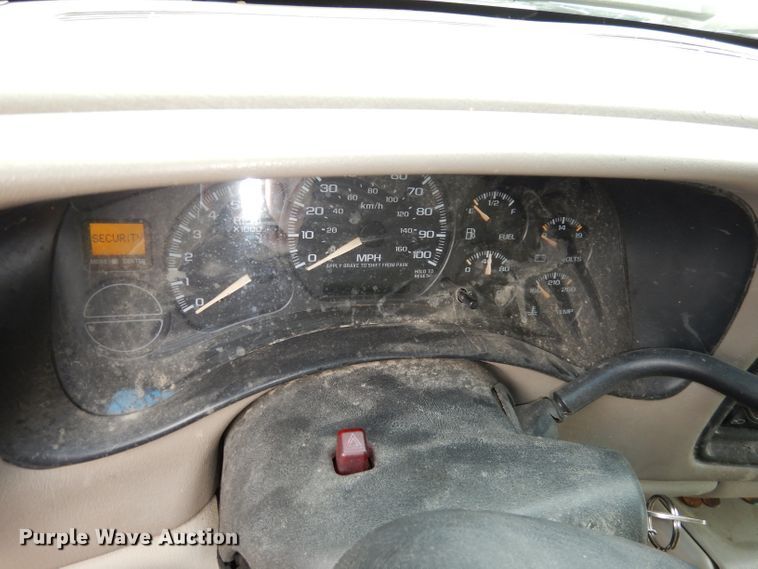 image for item KM9640 2002 Chevrolet Suburban  SUV