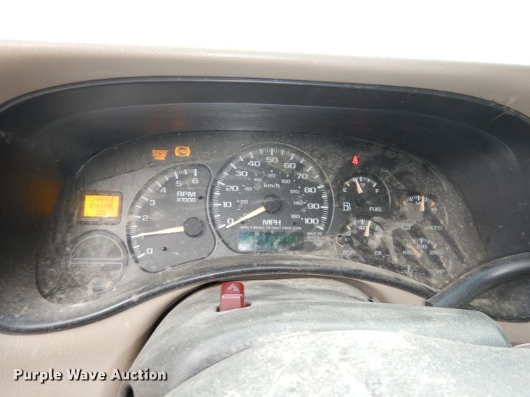 image for item KM9640 2002 Chevrolet Suburban  SUV
