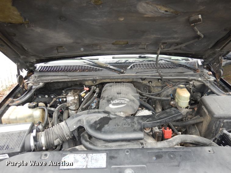 image for item KM9640 2002 Chevrolet Suburban  SUV