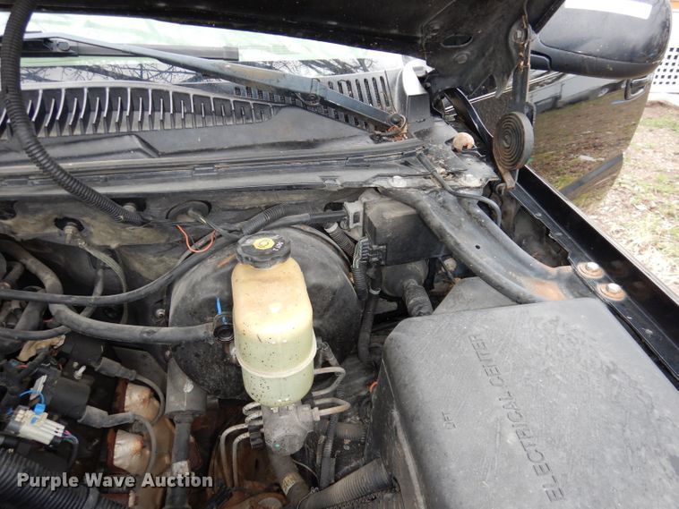 image for item KM9640 2002 Chevrolet Suburban  SUV