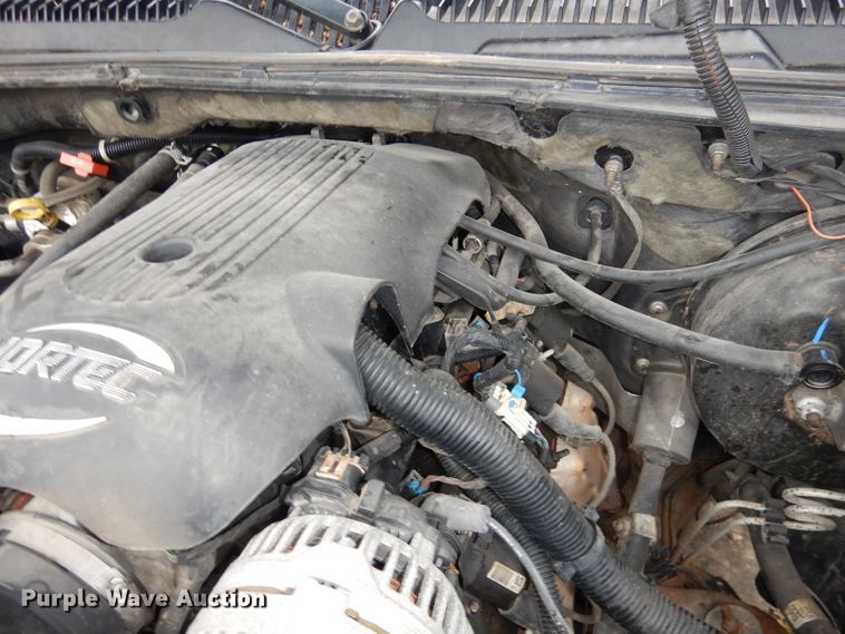image for item KM9640 2002 Chevrolet Suburban  SUV