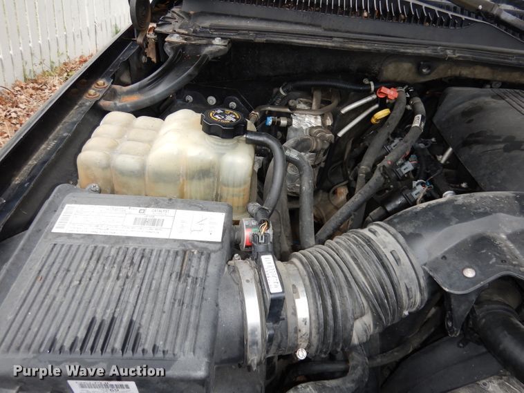 image for item KM9640 2002 Chevrolet Suburban  SUV