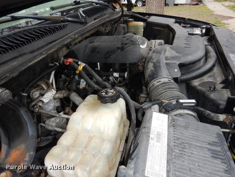 image for item KM9640 2002 Chevrolet Suburban  SUV