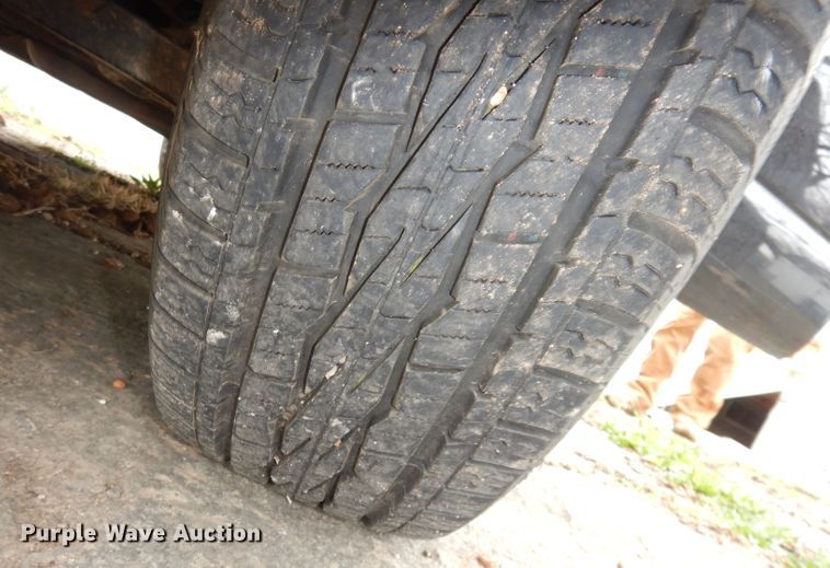 image for item KM9640 2002 Chevrolet Suburban  SUV