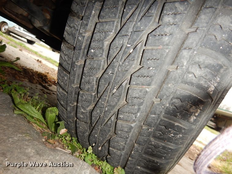 image for item KM9640 2002 Chevrolet Suburban  SUV