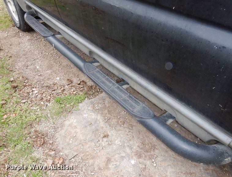 image for item KM9640 2002 Chevrolet Suburban  SUV
