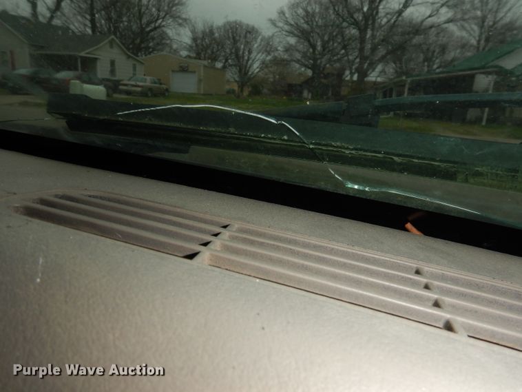 image for item KM9640 2002 Chevrolet Suburban  SUV