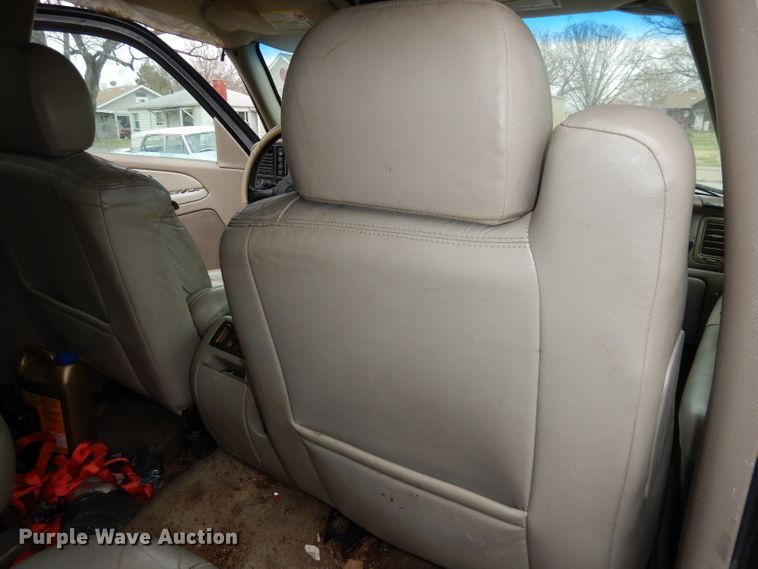 image for item KM9640 2002 Chevrolet Suburban  SUV