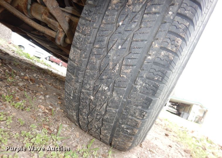 image for item KM9640 2002 Chevrolet Suburban  SUV