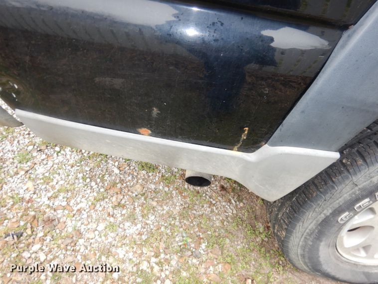 image for item KM9640 2002 Chevrolet Suburban  SUV