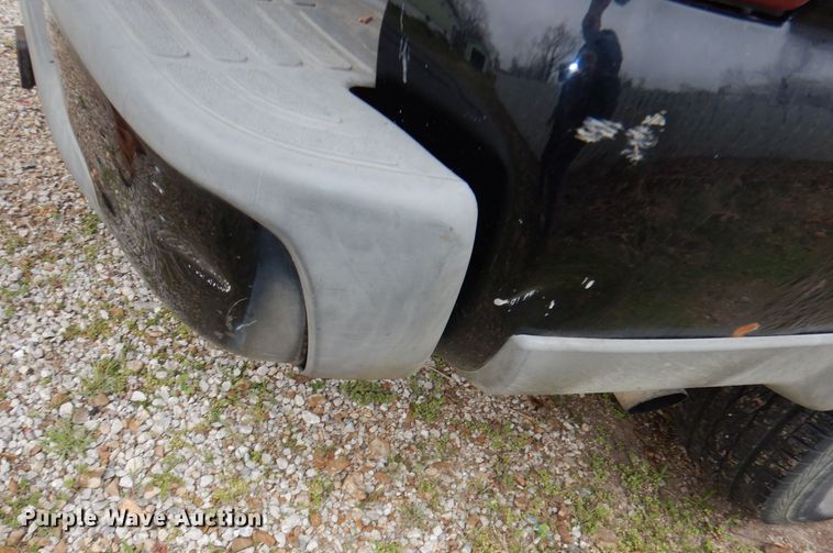 image for item KM9640 2002 Chevrolet Suburban  SUV