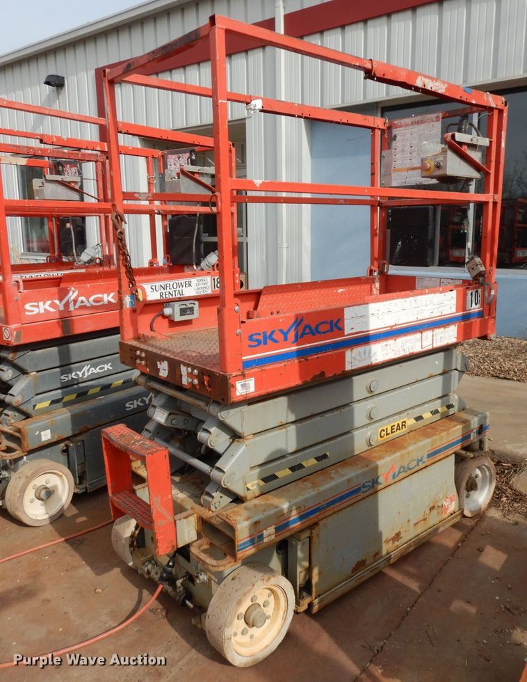 image for item KM9683 2008 Skyjack SJIII 3219  scissor lift