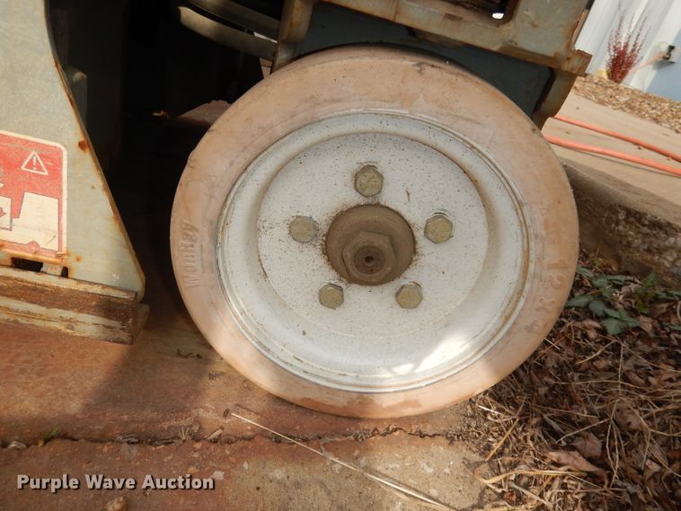 image for item KM9683 2008 Skyjack SJIII 3219  scissor lift